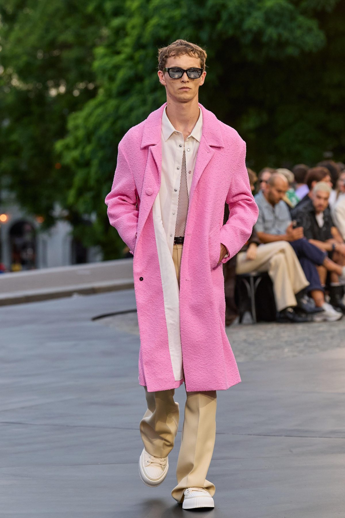 Galleria foto 'La moda di Parigi ci porta in un viaggio tra le epoche' - foto 18