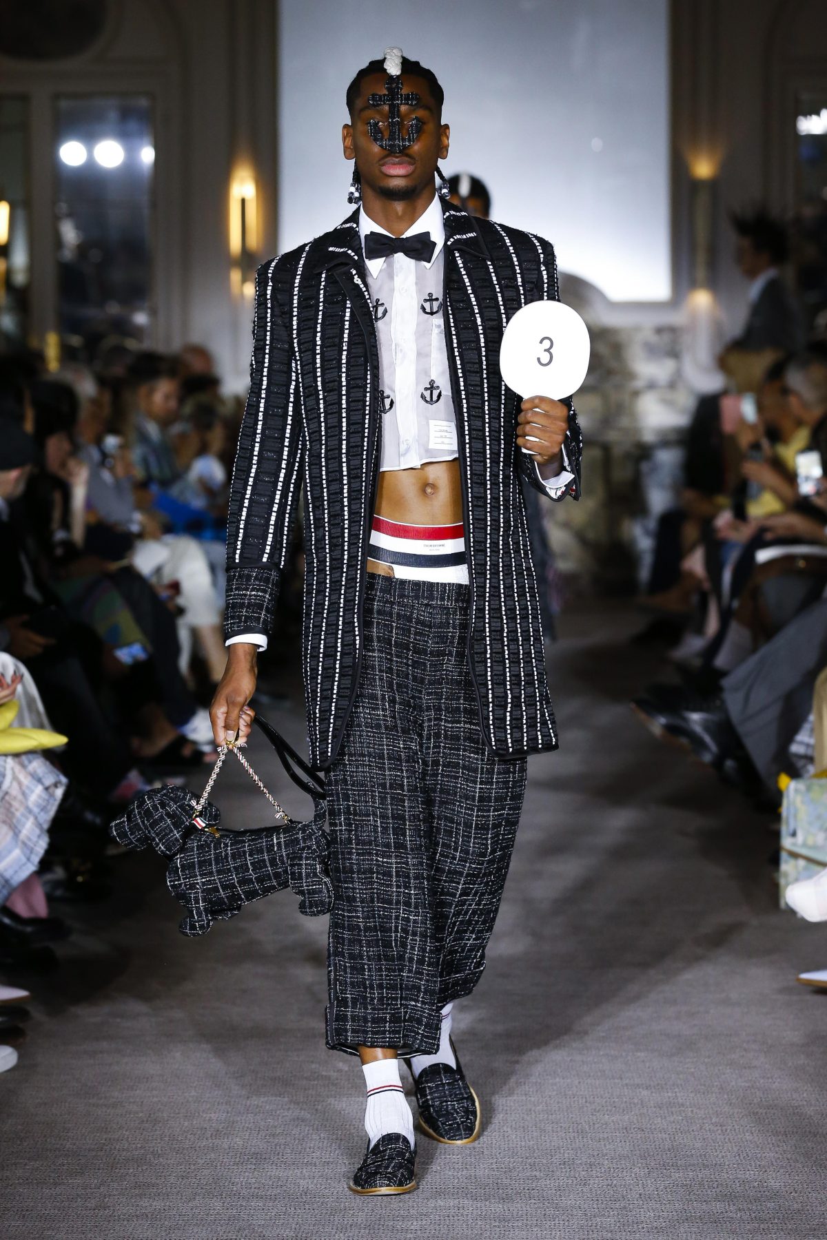 Galleria foto 'La moda di Parigi ci porta in un viaggio tra le epoche' - foto 3