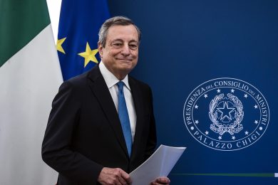 48 ore al voto decisivo e Draghi usa il bastone e la carota con Conte