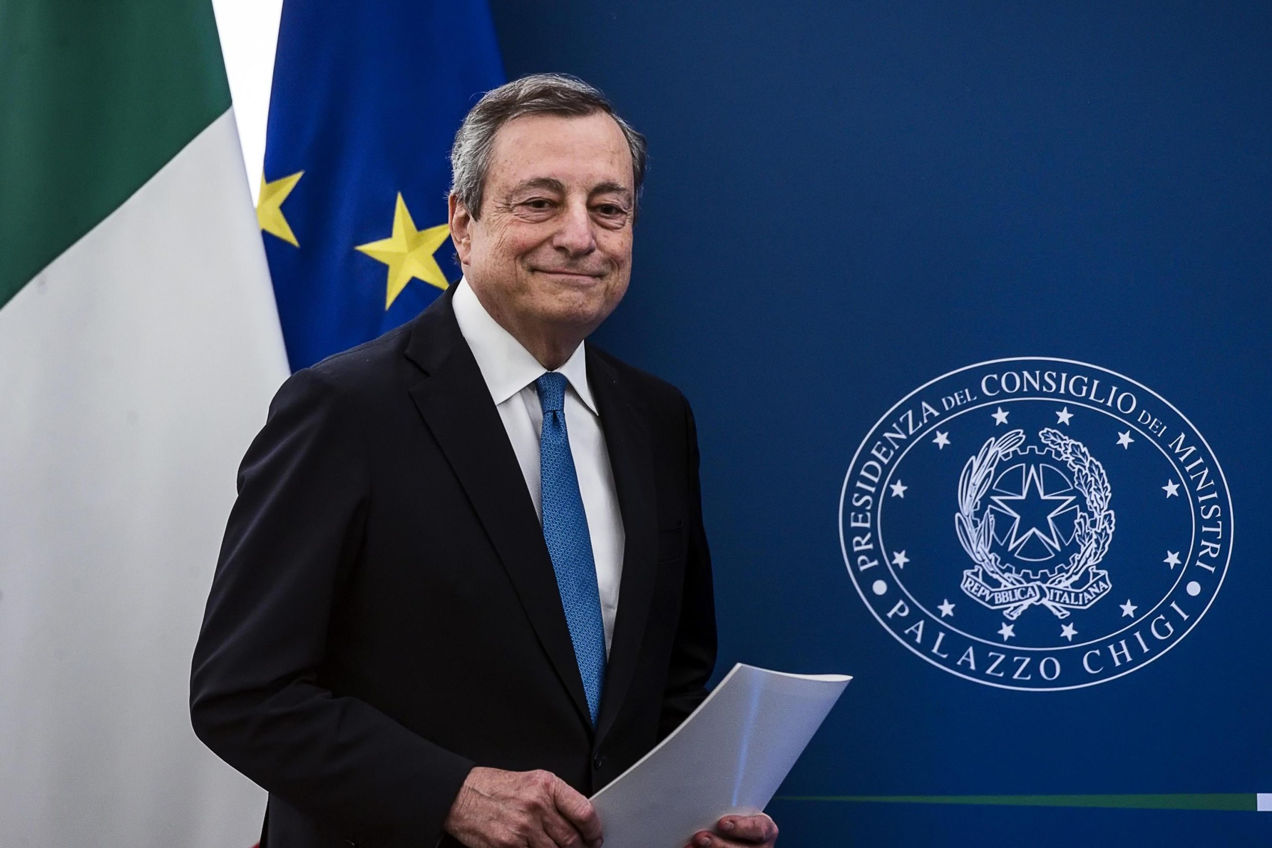 48 ore al voto decisivo e Draghi usa il bastone e la carota con Conte