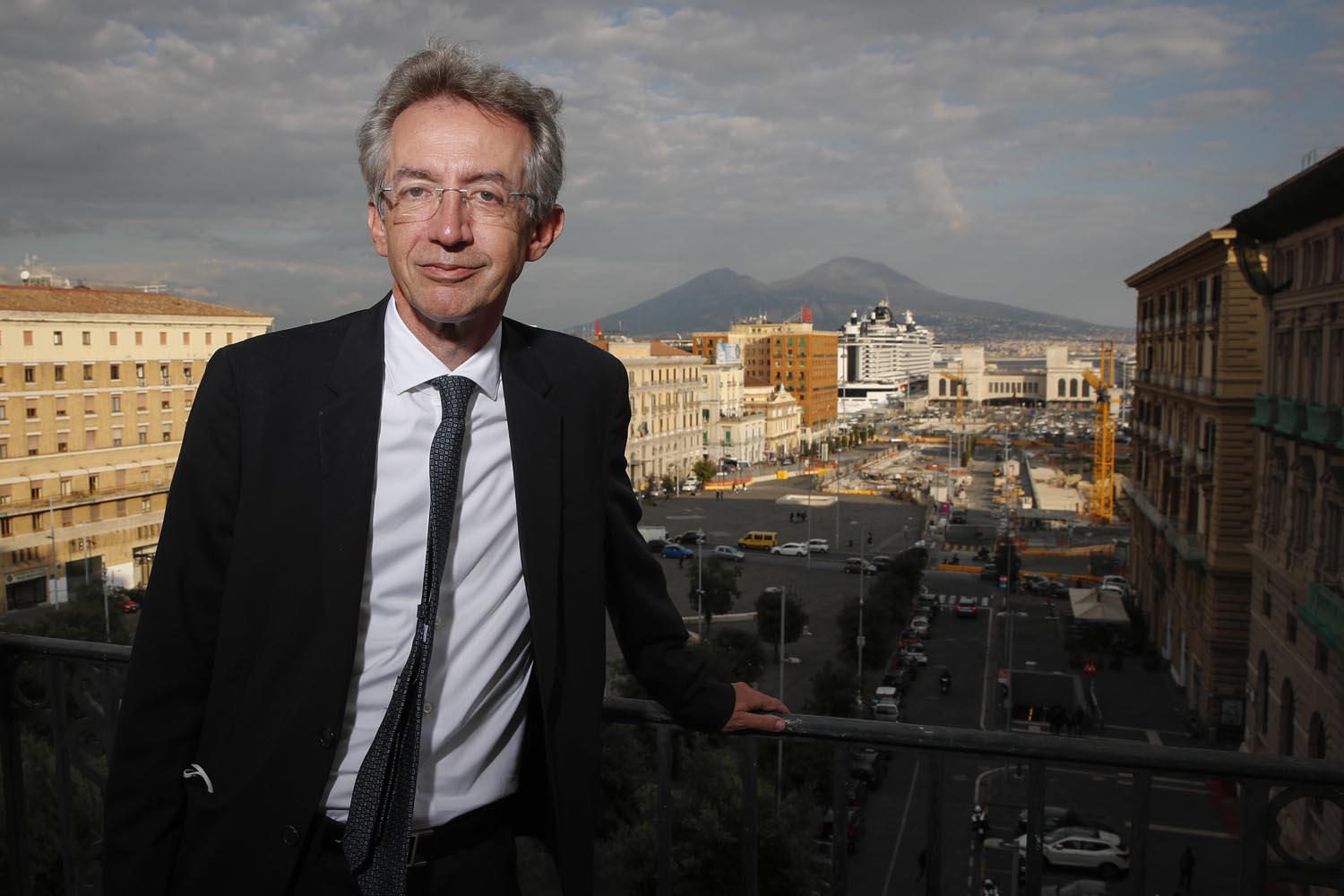 Napoli, Il «magnifico» sindaco e gli  assessori intermittenti