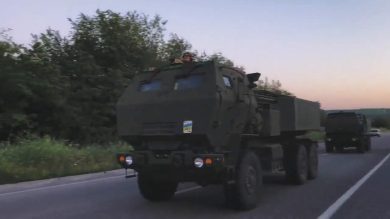 L’Ucraina lancia i primi missili Himars forniti dagli Usa | video