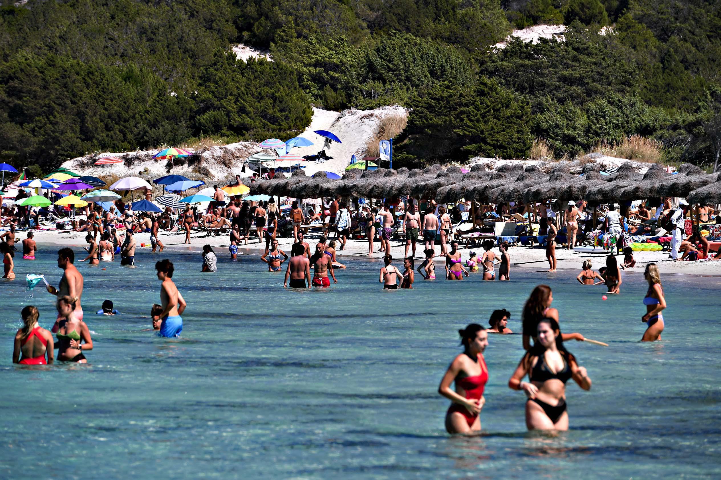 Due italiani su tre in vacanza nonostante le emergenze Due italiani su tre in vacanza nonostante le emergenze