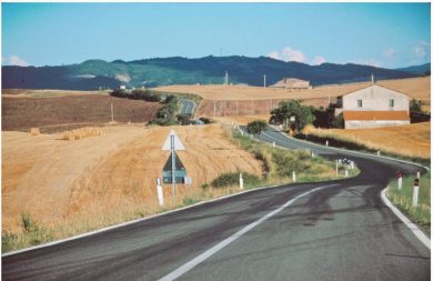 Sulle strade che raccontano un’Italia perduta