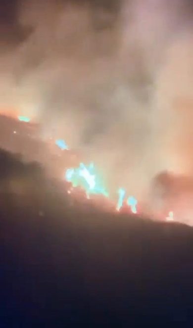 Pantelleria, incendio devasta l’isola, turisti vip in fuga I video