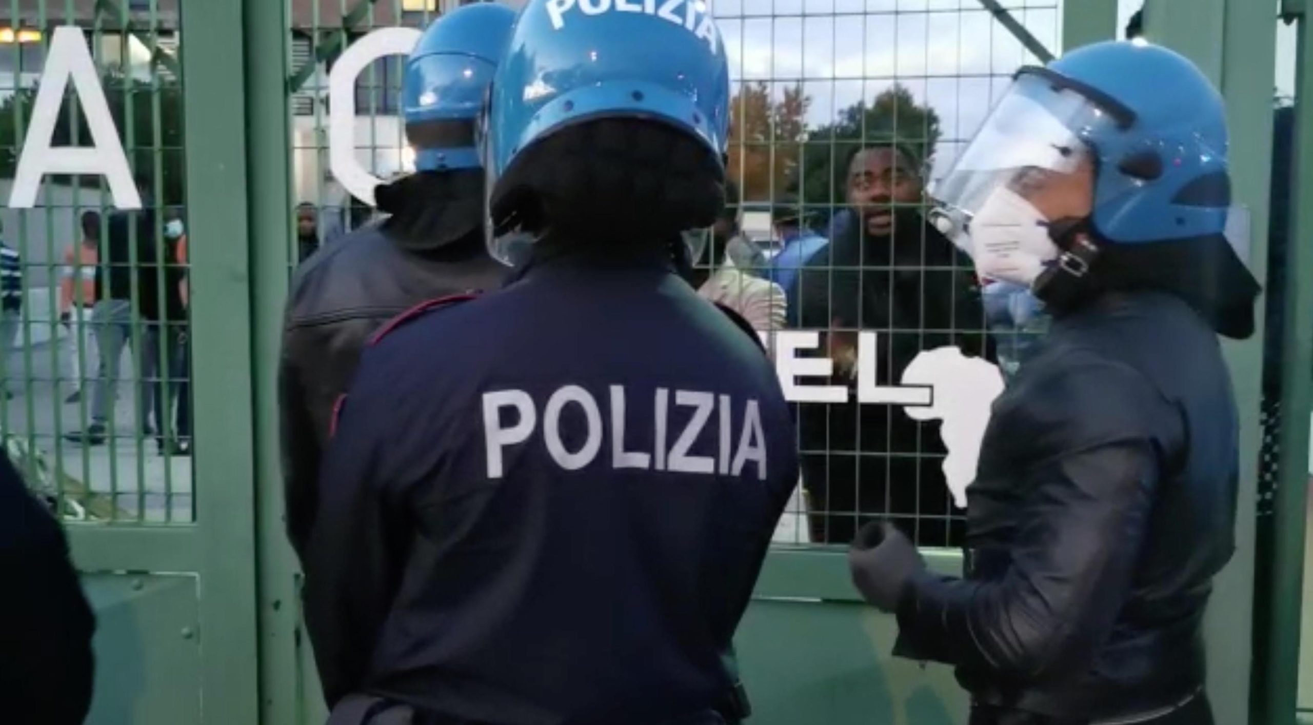 Crescono i migranti, i reati, il bisogno di sicurezza ma mancano fondi e risorse alla Polizia Crescono i migranti, i reati, il bisogno di sicurezza ma mancano fondi e risorse alla Polizia