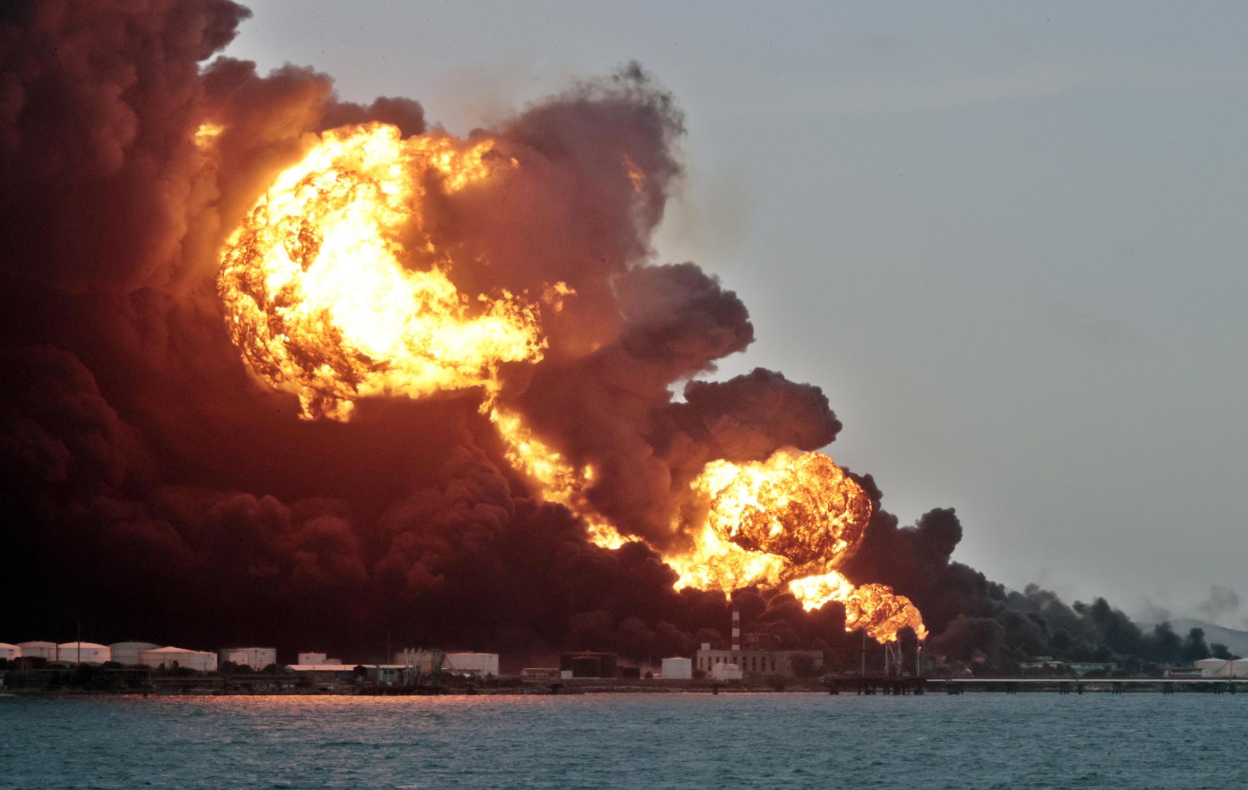 Cuba, l’incendio che svela l’inefficienza del regime