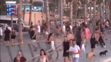 Tel Aviv, suonano le sirene: fuga dalla spiaggia I video