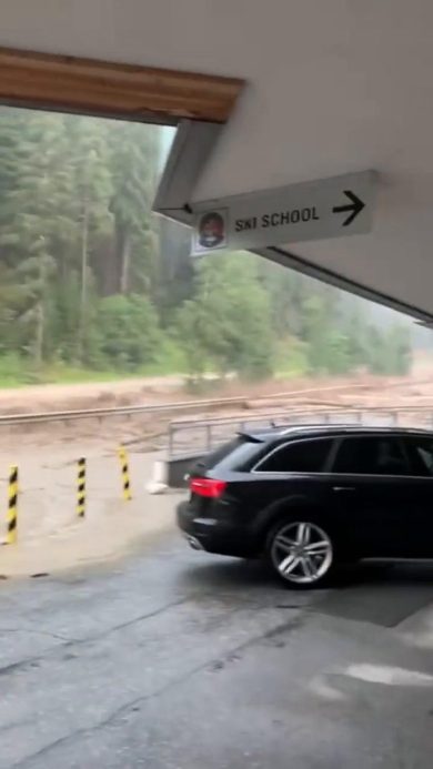 Valdaora, alluvione e frane. Distrutto un ponte | video