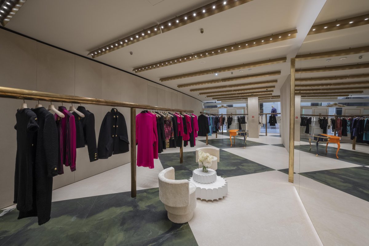 Galleria foto 'Moschino lancia un nuovo concept architettonico per il suo flagship store' - foto 2