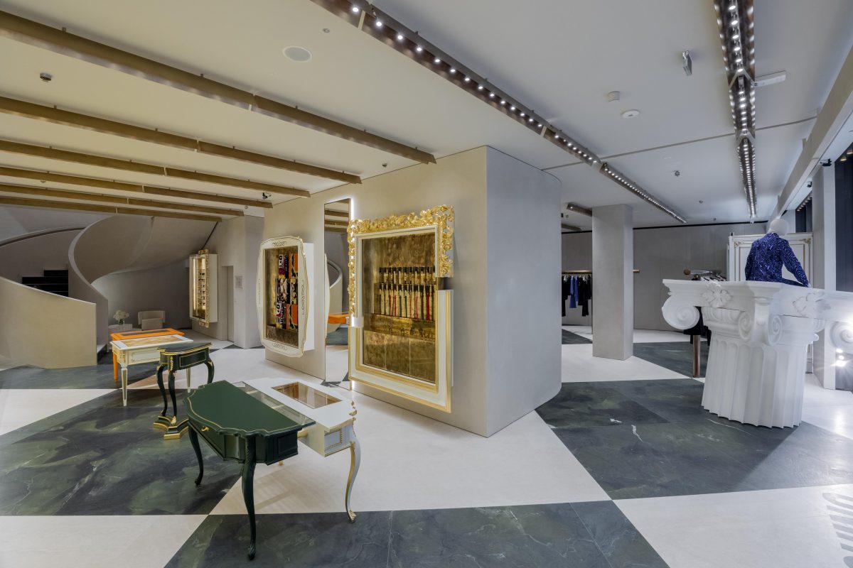 Galleria foto 'Moschino lancia un nuovo concept architettonico per il suo flagship store' - foto 3