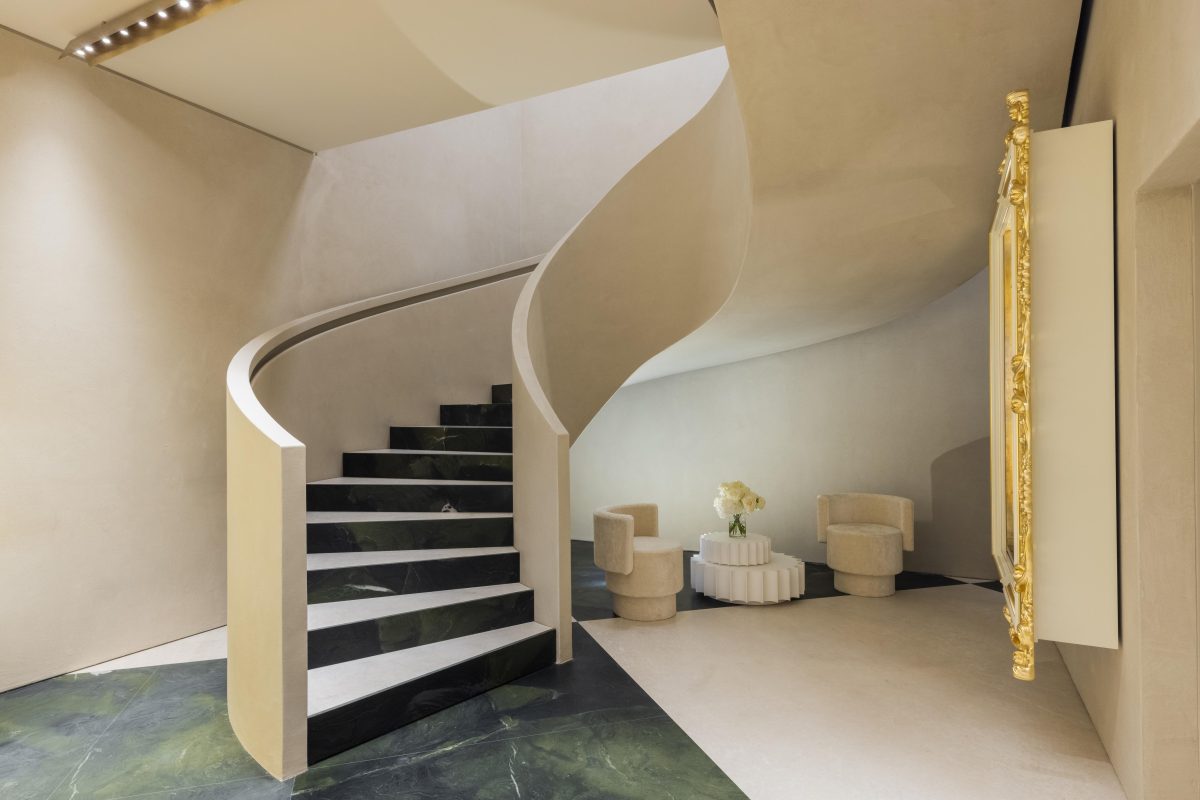 Galleria foto 'Moschino lancia un nuovo concept architettonico per il suo flagship store' - foto 4