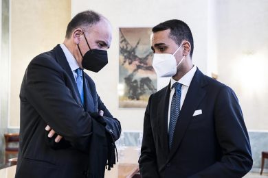 Di Maio, dalla tribuna del San Paolo a quella del Pd (con poltrona garantita)
