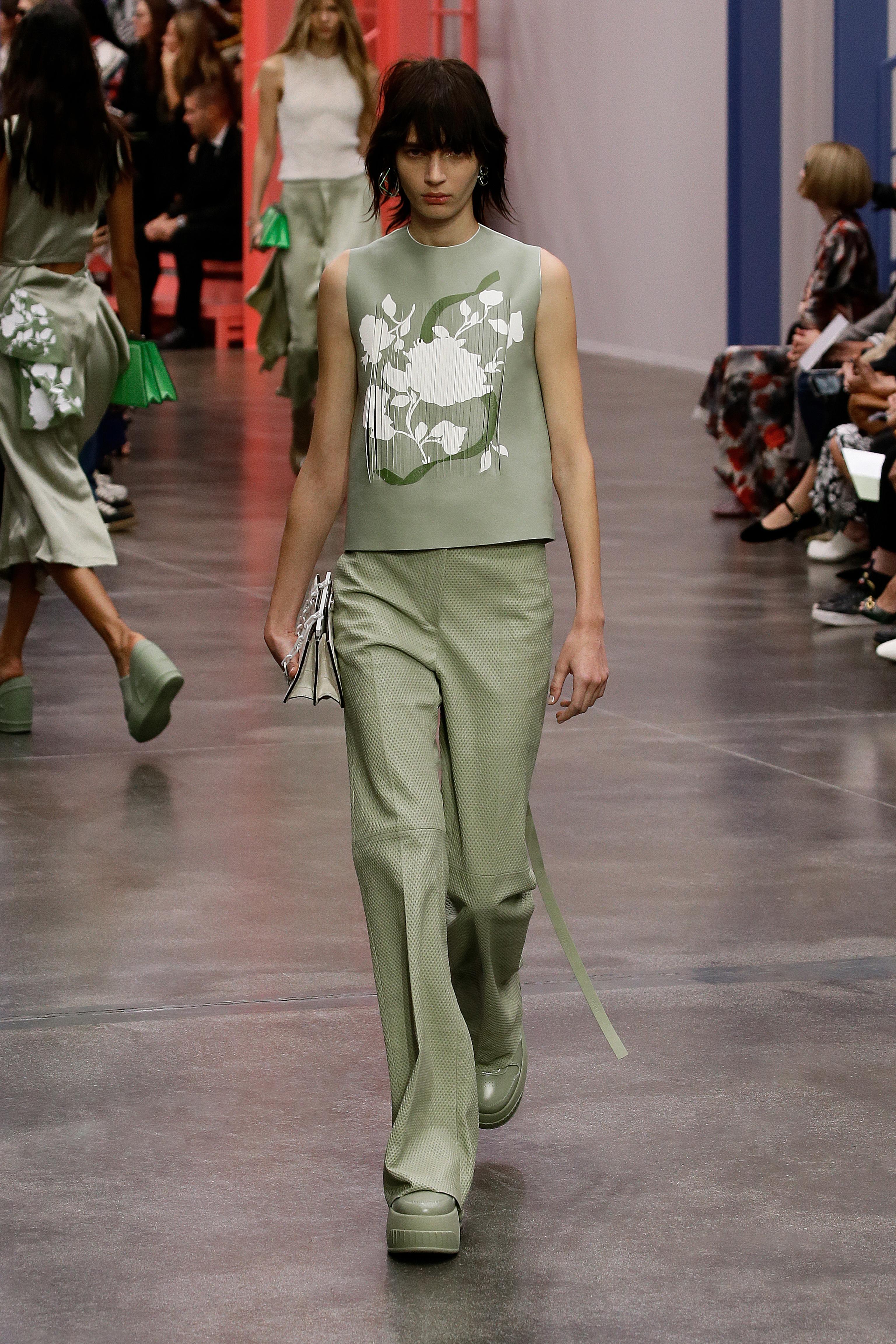 Glam rock, sfarzoso, pratico o alieno. Quale look copiare dalla Milano Fashion Week