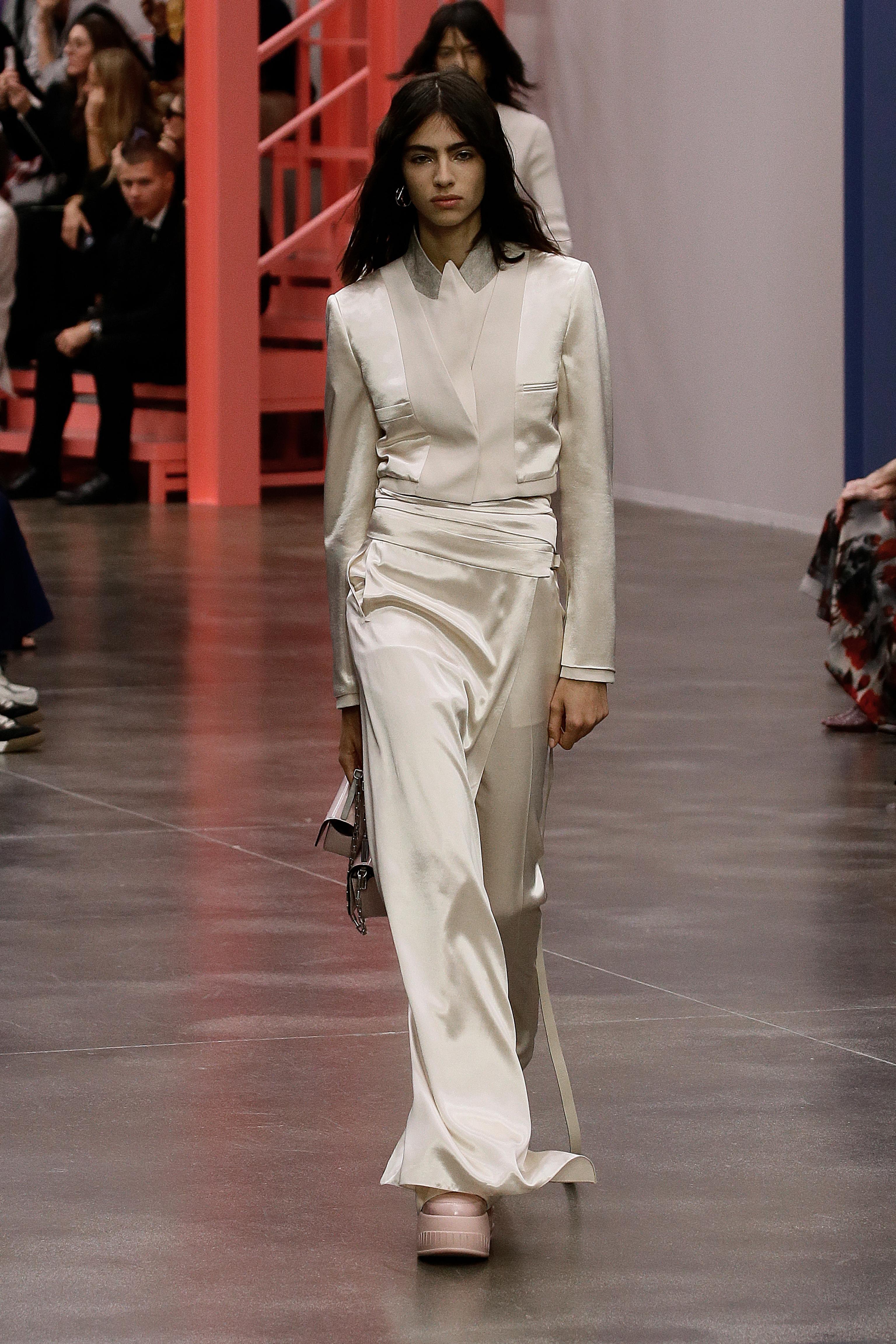 Glam rock, sfarzoso, pratico o alieno. Quale look copiare dalla Milano Fashion Week