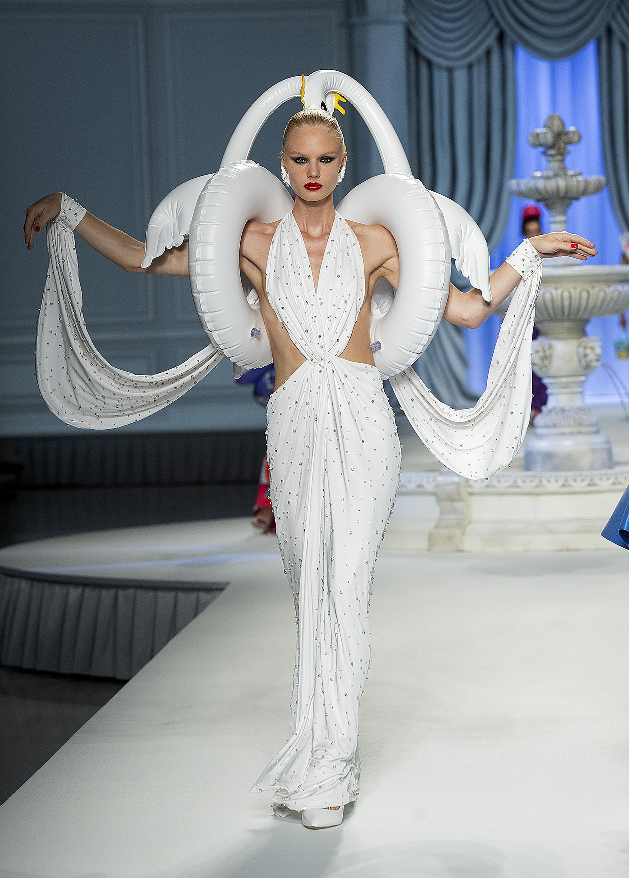 Glam rock, sfarzoso, pratico o alieno. Quale look copiare dalla Milano Fashion Week