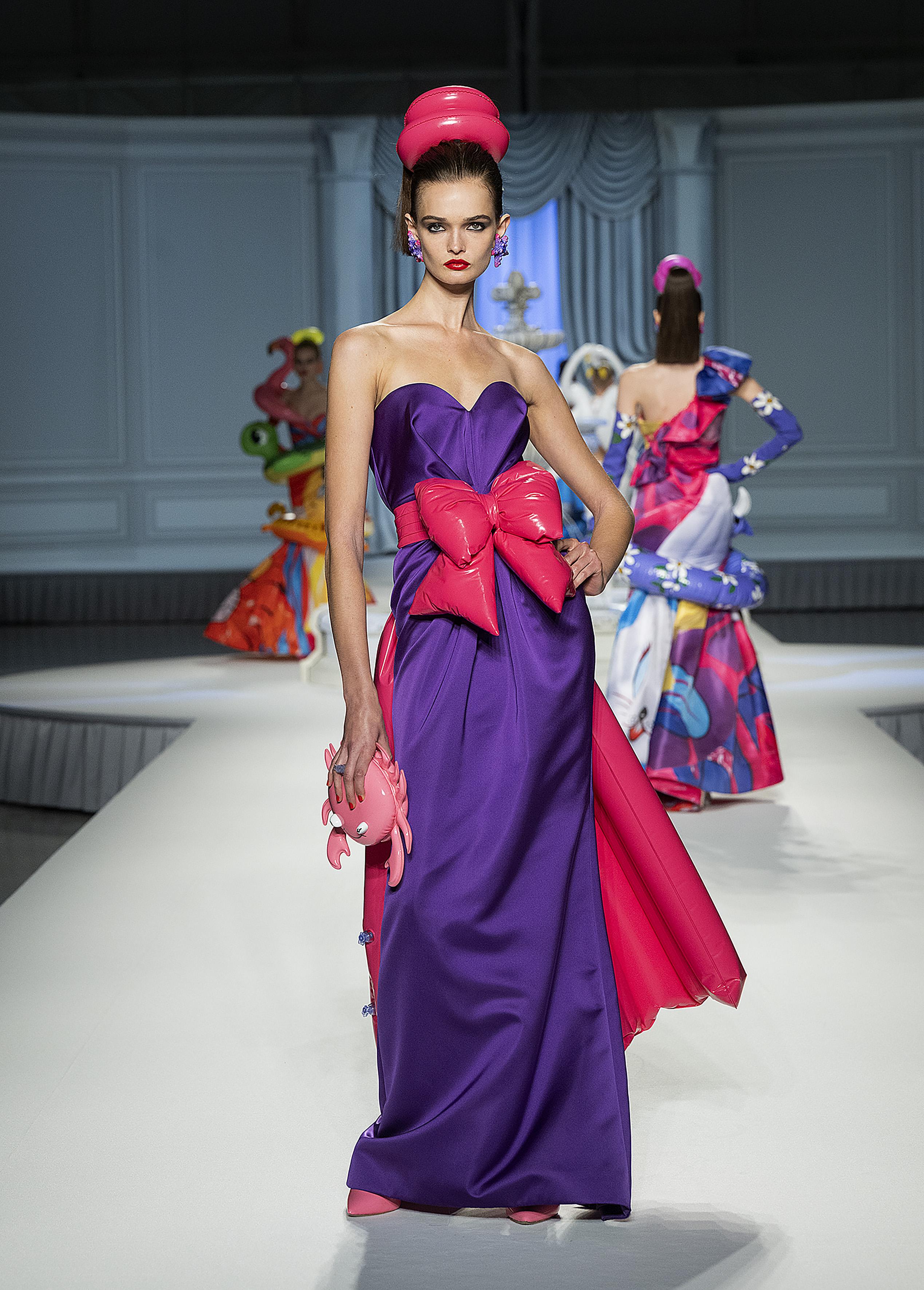 Glam rock, sfarzoso, pratico o alieno. Quale look copiare dalla Milano Fashion Week