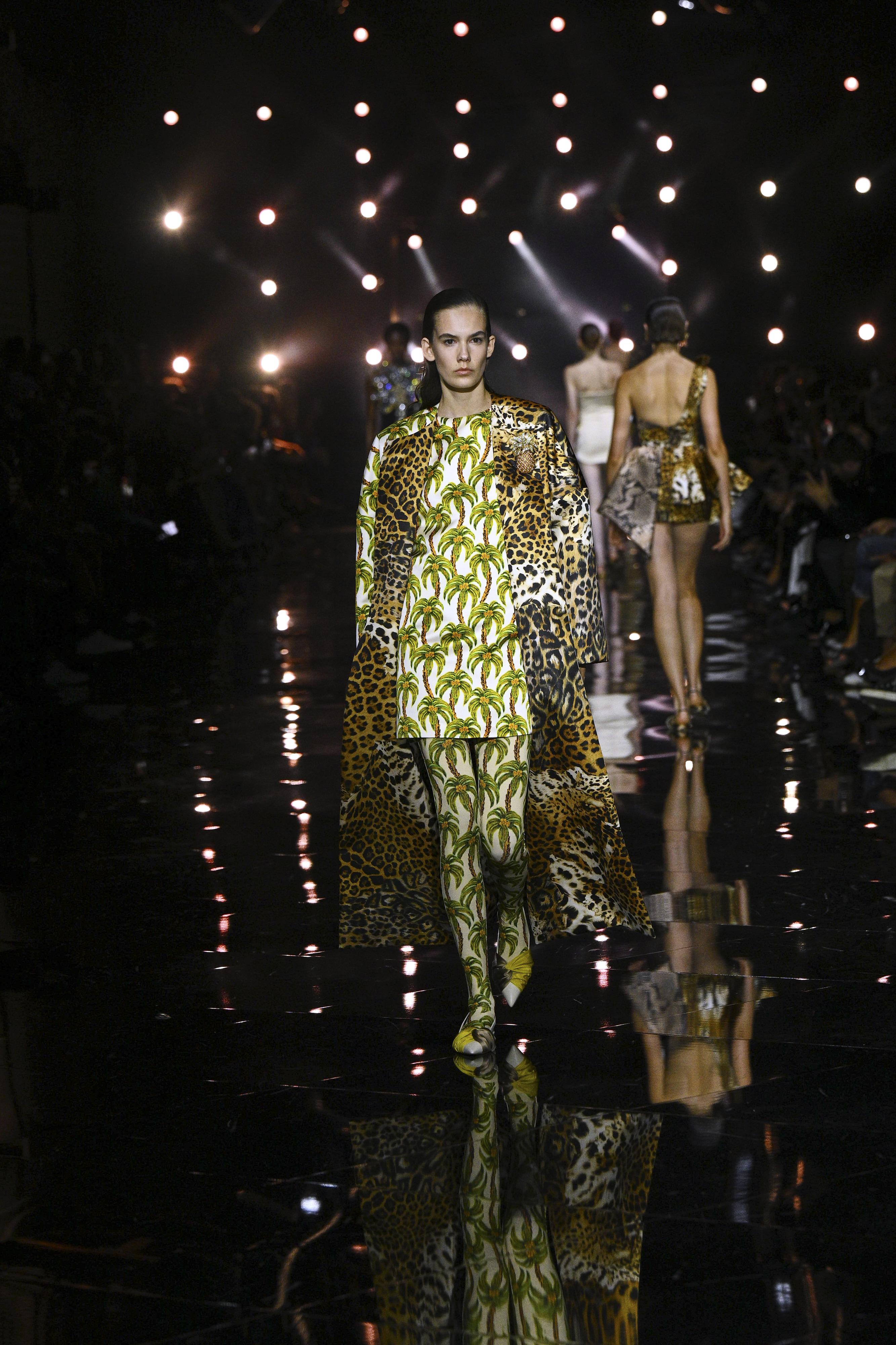 Glam rock, sfarzoso, pratico o alieno. Quale look copiare dalla Milano Fashion Week