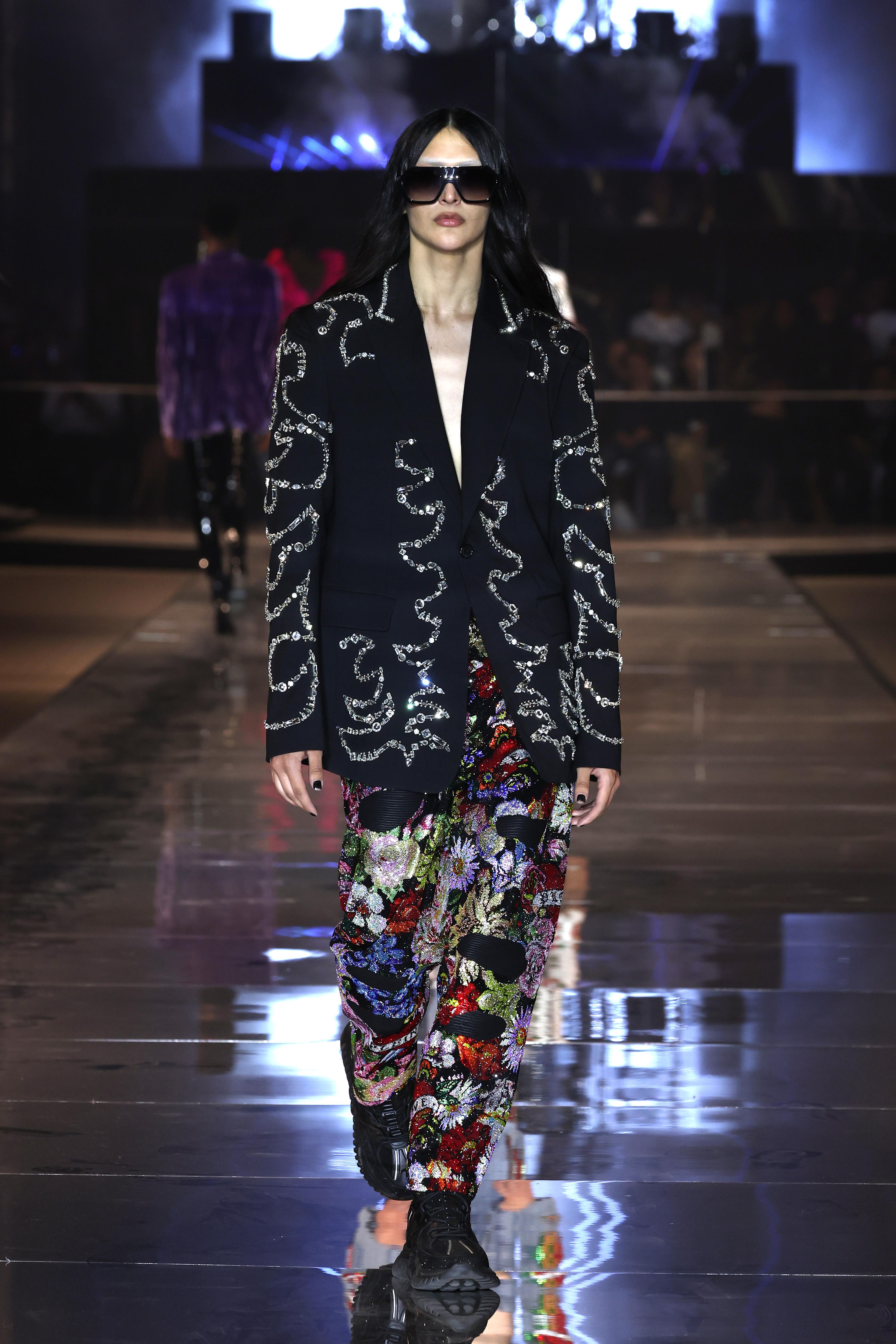 Glam rock, sfarzoso, pratico o alieno. Quale look copiare dalla Milano Fashion Week