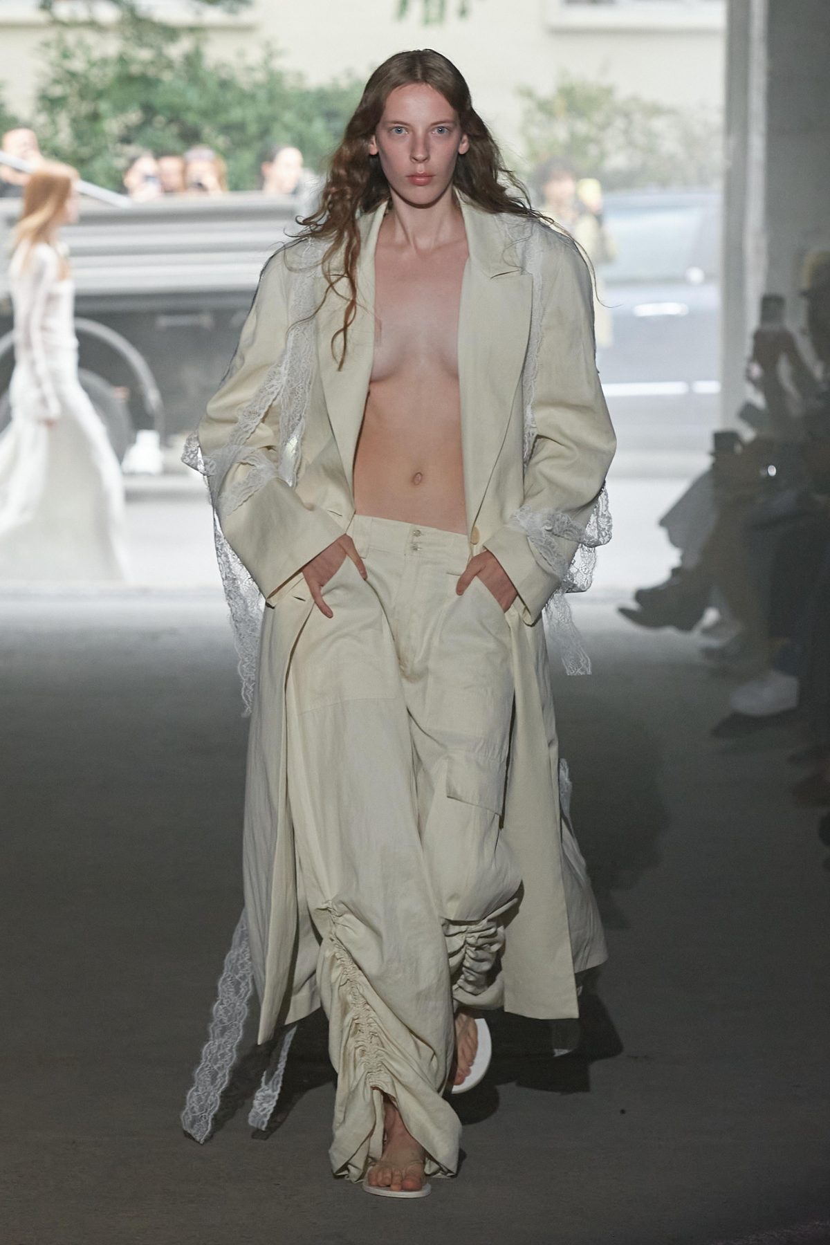 Galleria foto 'Glam rock, sfarzoso, pratico o alieno. Quale look copiare dalla Milano Fashion Week' - foto 14