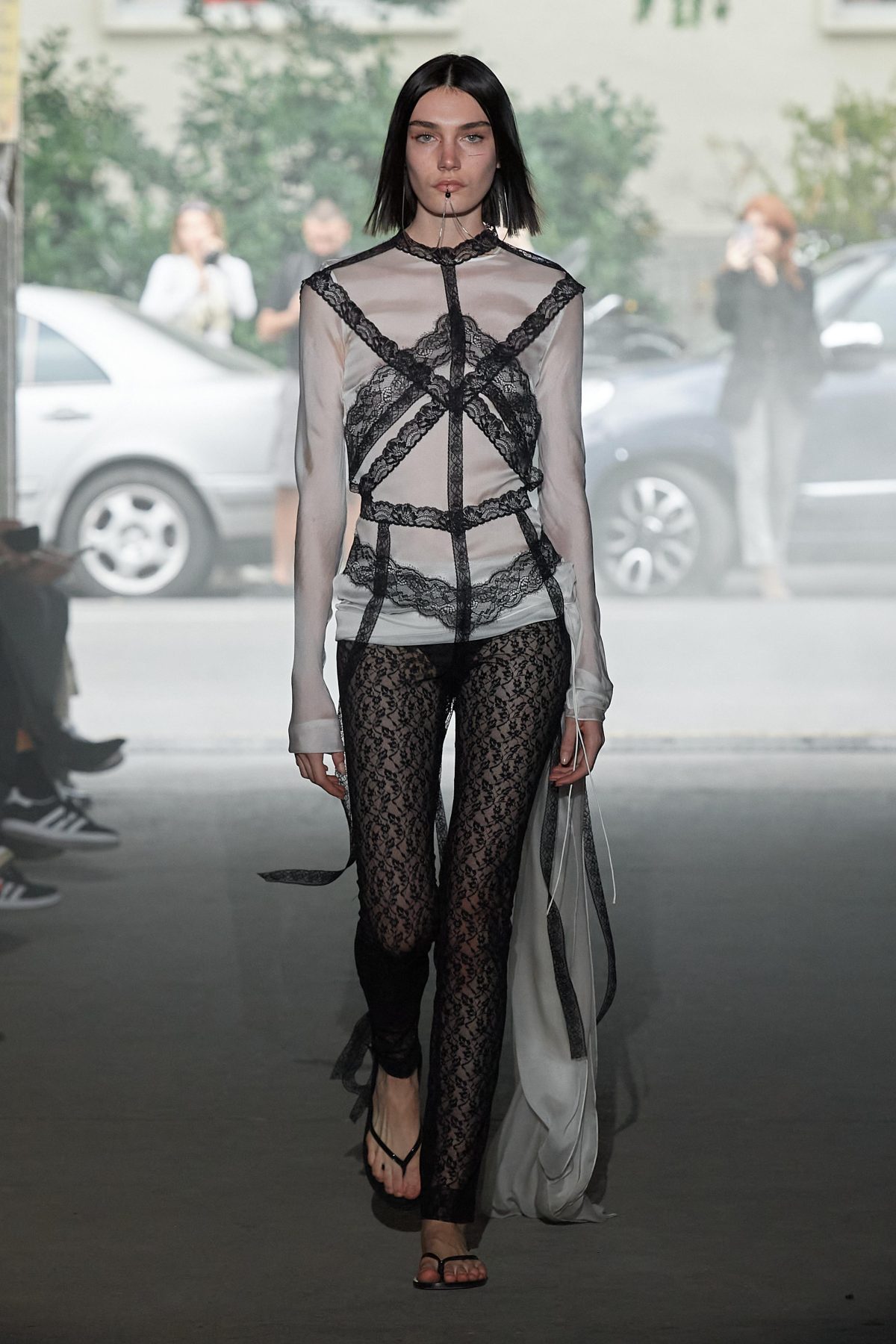 Galleria foto 'Glam rock, sfarzoso, pratico o alieno. Quale look copiare dalla Milano Fashion Week' - foto 17