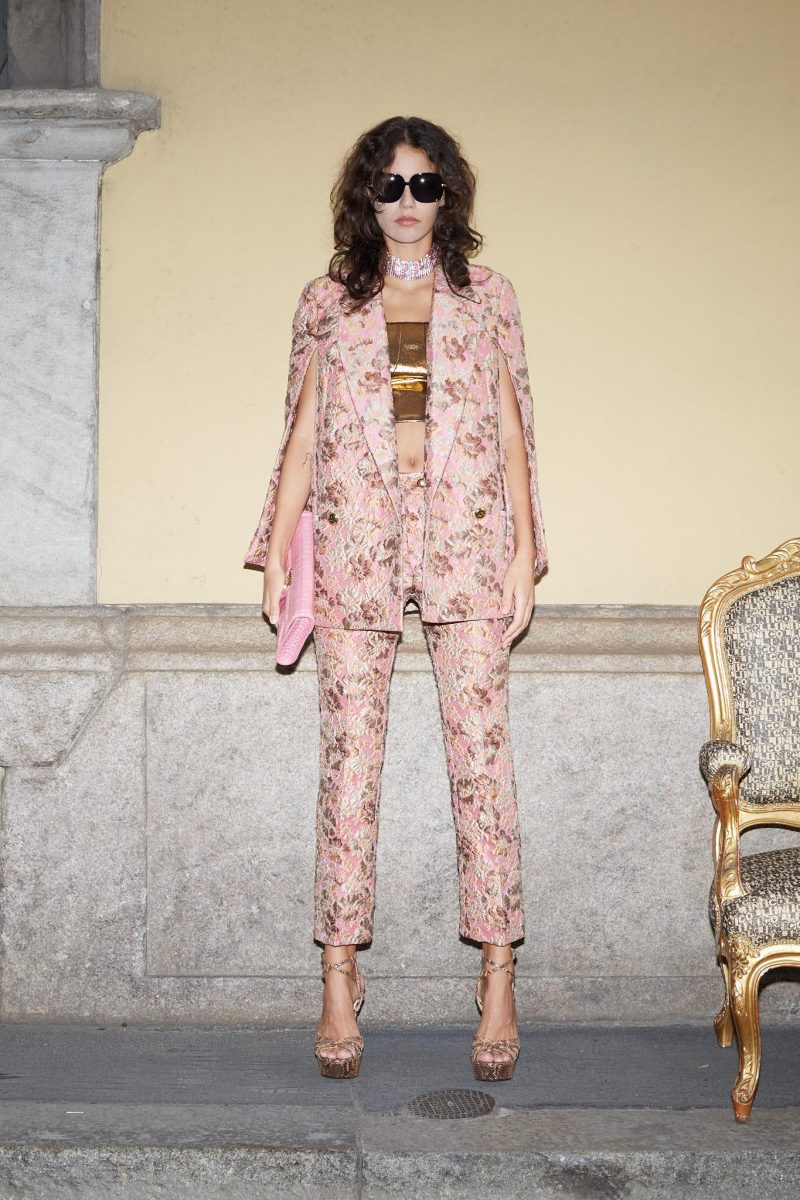 Glam rock, sfarzoso, pratico o alieno. Quale look copiare dalla Milano Fashion Week