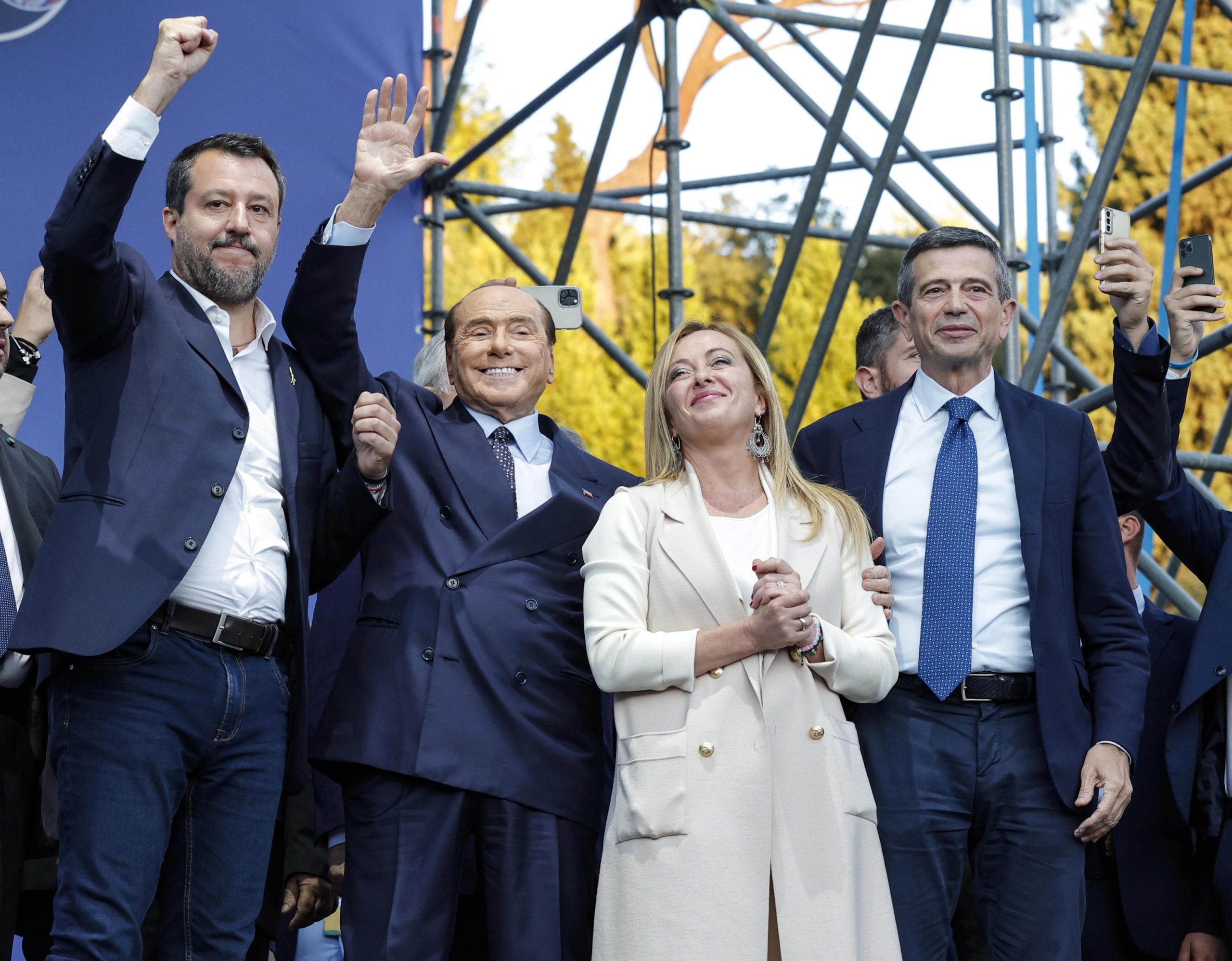 Finisce la campagna elettorale azzerata dalla crisi Finisce la campagna elettorale azzerata dalla crisi