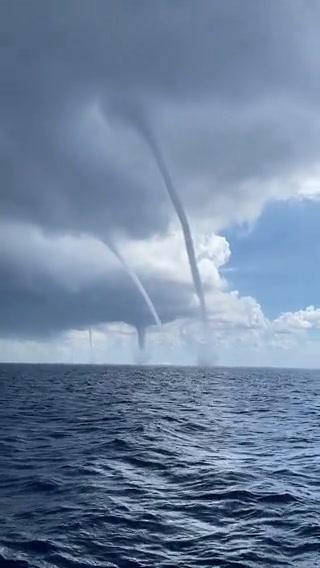Spettacolari tornado sulla costa di Maiorca I video