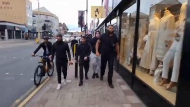 Funerali Elisabetta II, islamici urlano “Allah Akhbar” I video