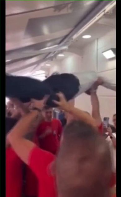 Di Maio, vola in pizzeria come Dirty Dancing | video