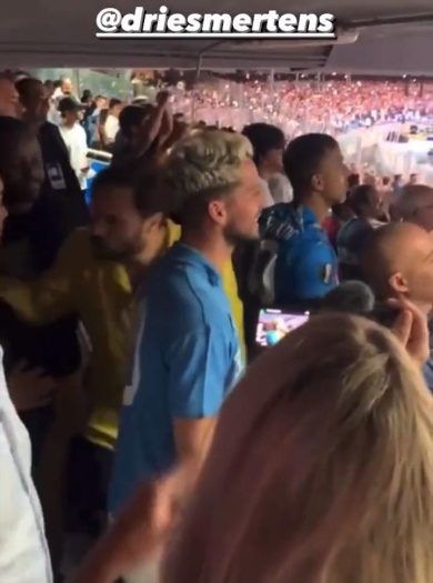Mertens esulta al gol del Napoli contro il Liverpool | video
