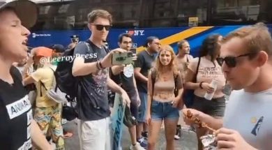 Vegana contro spiedino, sfida in strada a New York | video