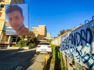 Il suicidio di Alessandro chiuso nel silenzio del suo cellulare