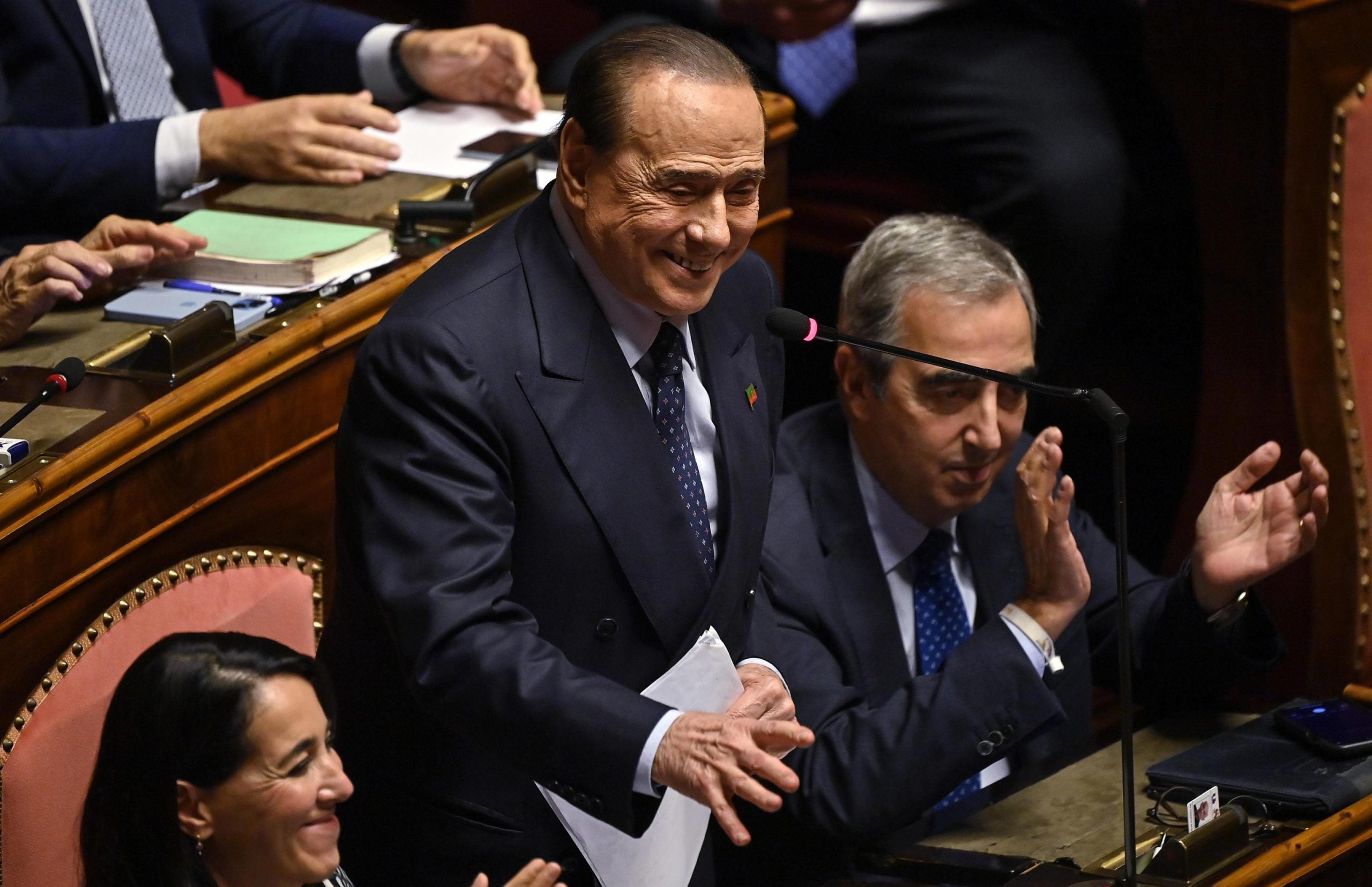 Berlusconi torna al Senato e promette fedeltà alla Meloni (e all’Ucraina) Berlusconi torna al Senato e promette fedeltà alla Meloni (e all’Ucraina)
