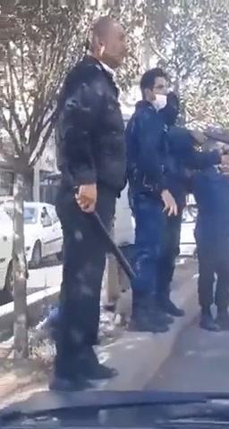 Iran, spari sulla folla che commemora la morta di Mahsa Amini I video