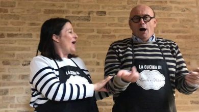 Le pillole di galateo di Petra e Carlo: il dress code del giuramento