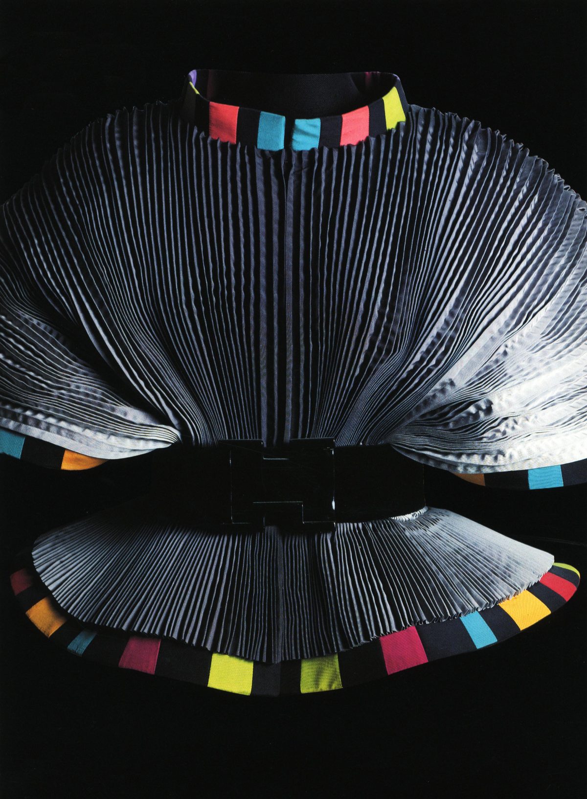 Galleria foto '«Seriche armature». Roberto Capucci in mostra al Labirinto della Masone' - foto 6