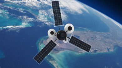 Dallo spazio la battaglia di Musk per avere i soldi e la pace