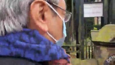 Manchester, manifestante pro Hong Kong trascinato dentro il consolato cinese e picchiato I video