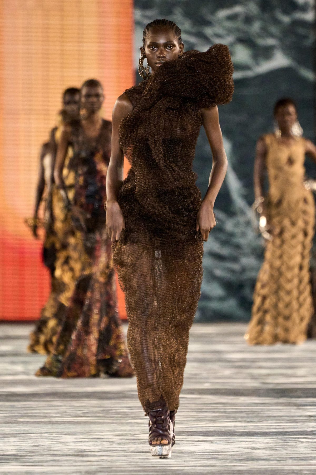 Galleria foto 'Il lusso urban chic degli stilisti parigini alla conquista della community digitale' - foto 87