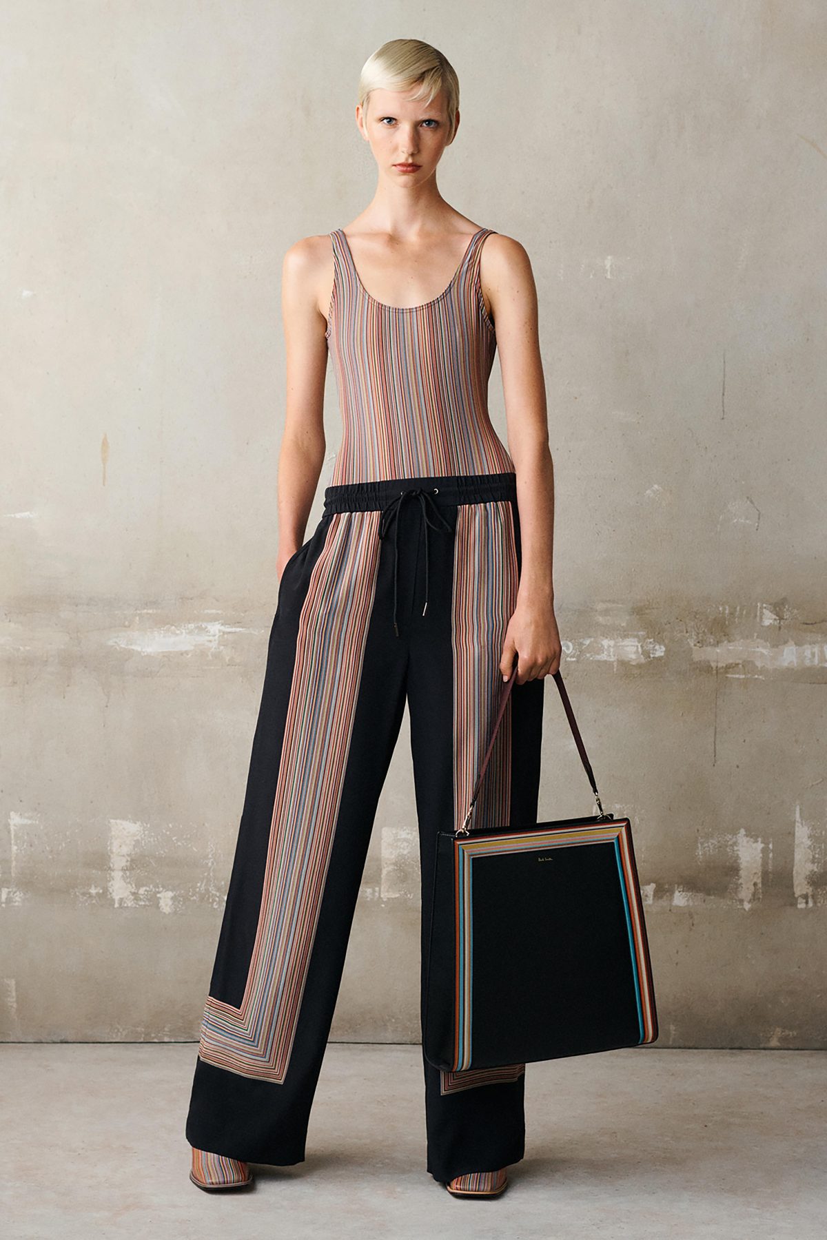 Galleria foto 'Il lusso urban chic degli stilisti parigini alla conquista della community digitale' - foto 30