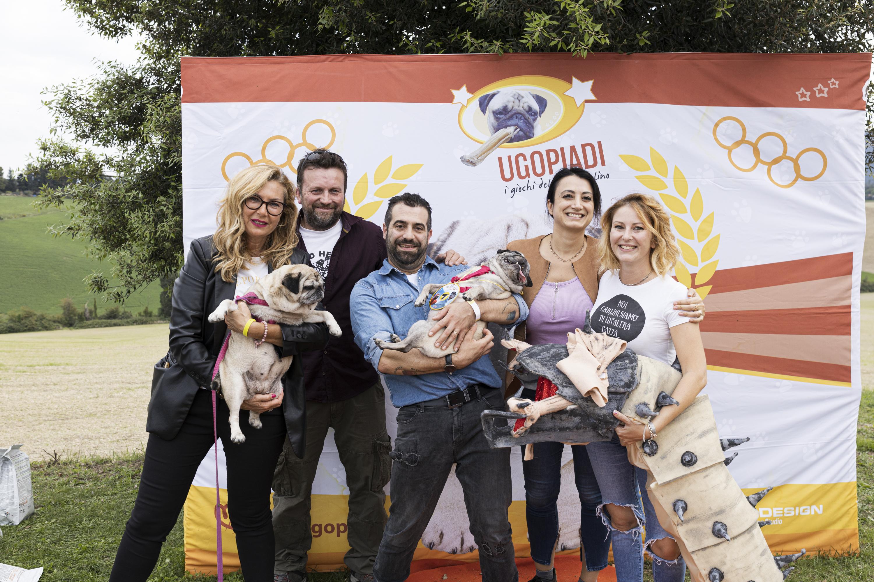 Tornano le Ugopiadi, il raduno di carlini più originale al mondo Tornano le Ugopiadi, il raduno di carlini più originale al mondo