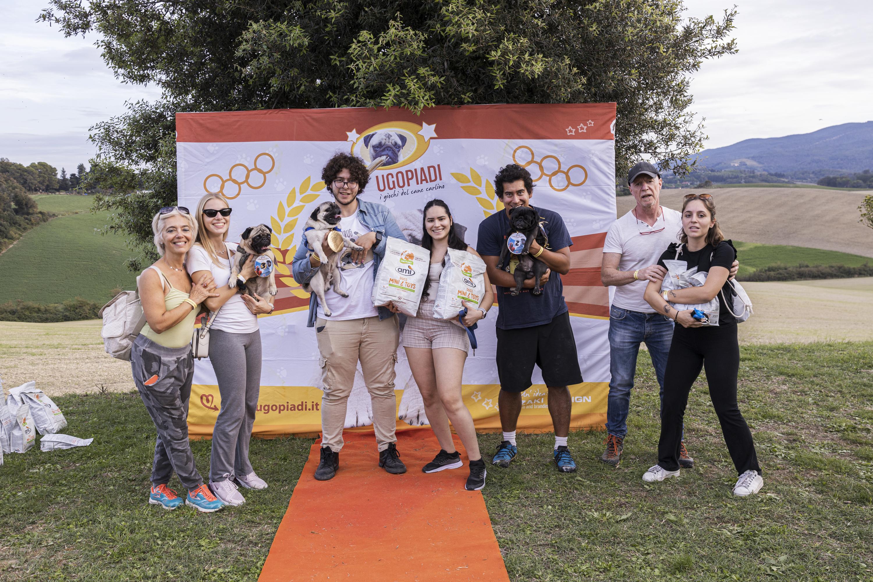 Tornano le Ugopiadi, il raduno di carlini più originale al mondo Tornano le Ugopiadi, il raduno di carlini più originale al mondo