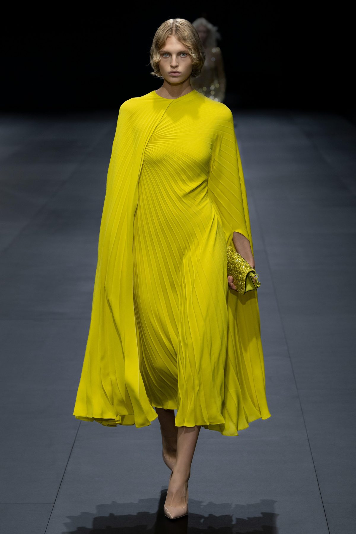 Galleria foto 'Maison Valentino toglie il superfluo e celebra l’eleganza pura e di sostanza' - foto 11