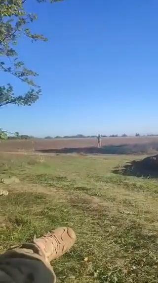 Ucraina, soldati intercettano e abbattono un missile russo I video