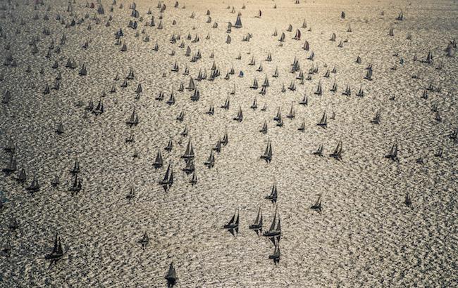 Il grande spettacolo della Barcolana illumina Trieste