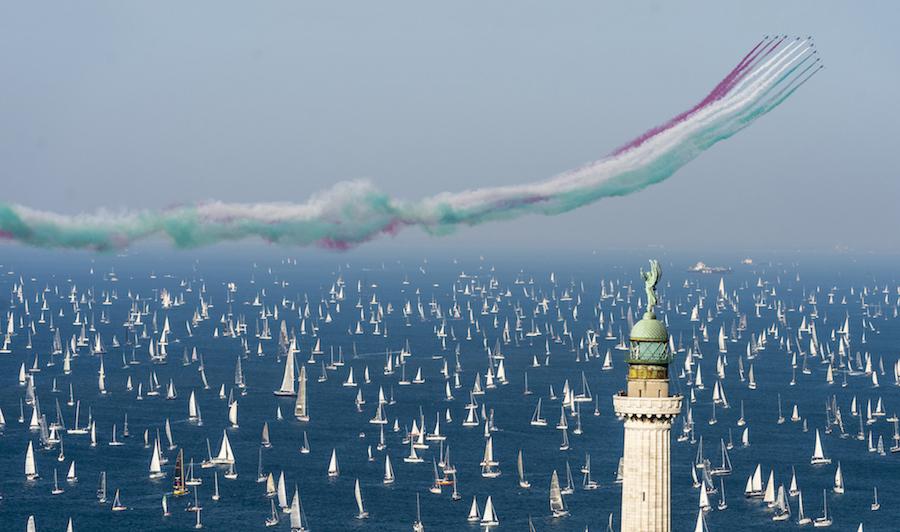 Il grande spettacolo della Barcolana illumina Trieste
