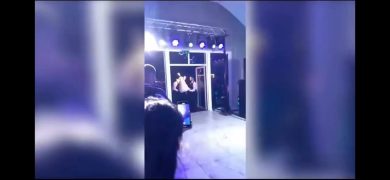 Camerieri inciampano e distruggono la torta di nozze I video