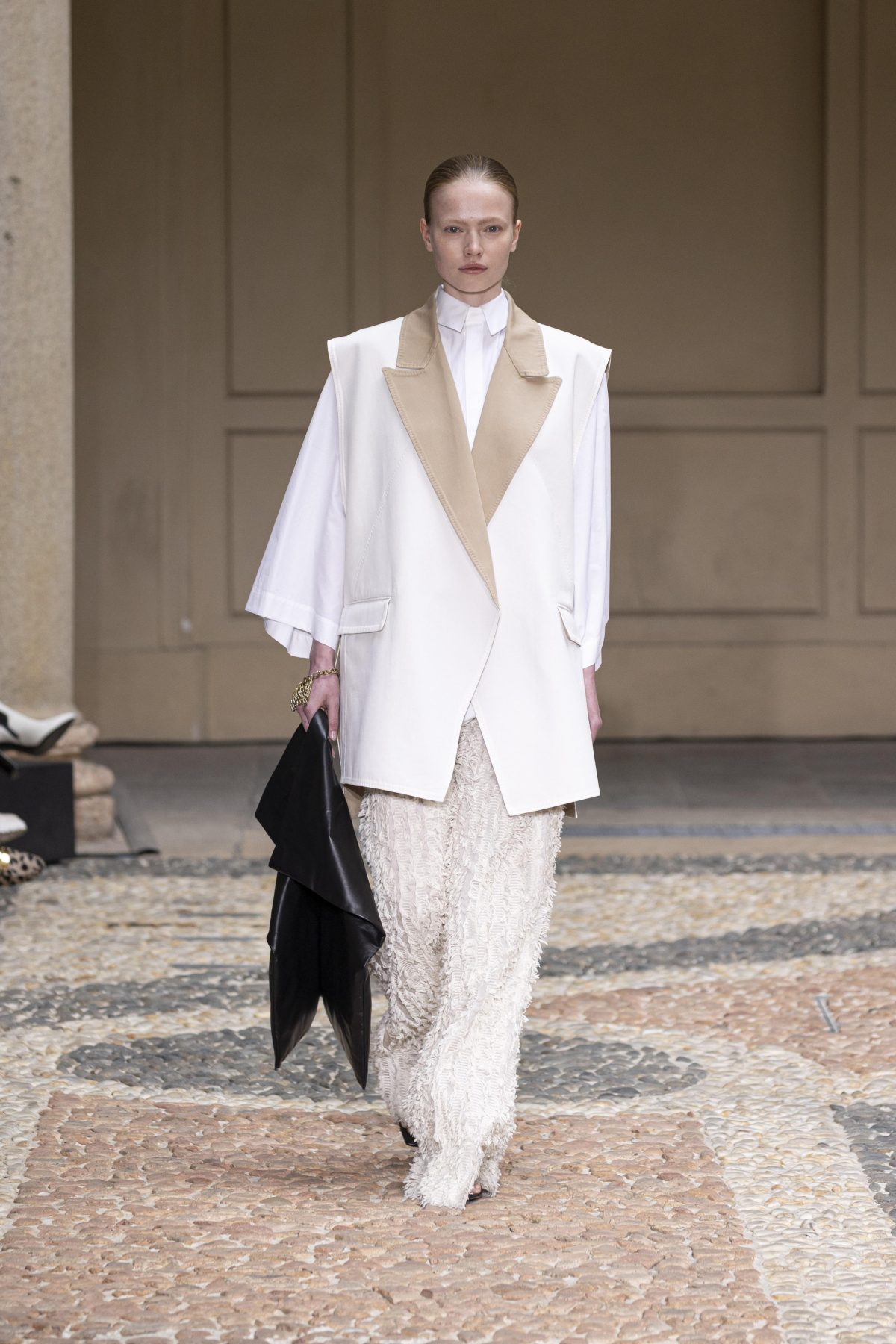 Galleria foto 'L’eleganza milanese si muove lungo un «fil d’or»' - foto 26