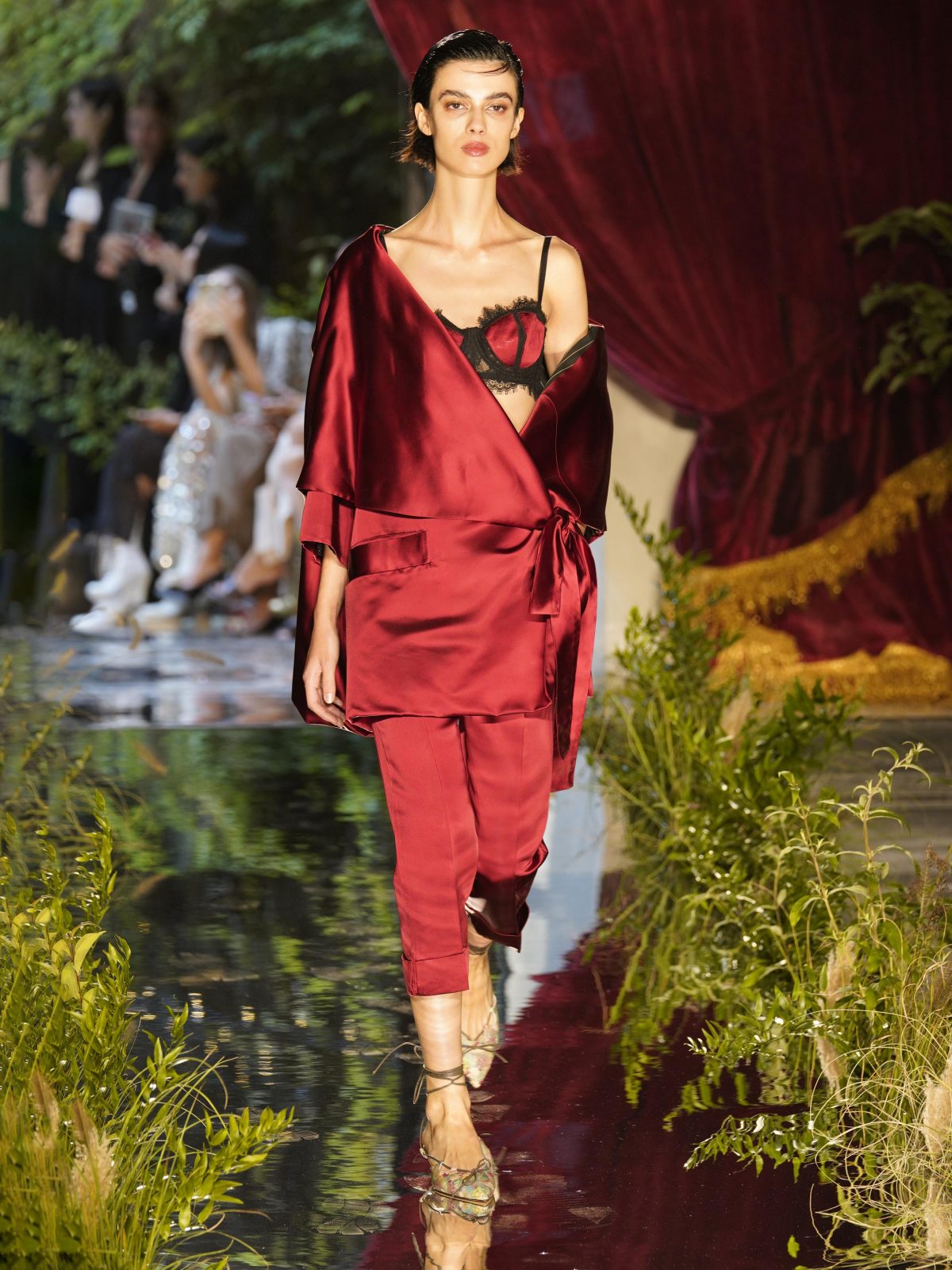 Galleria foto 'L’eleganza milanese si muove lungo un «fil d’or»' - foto 18